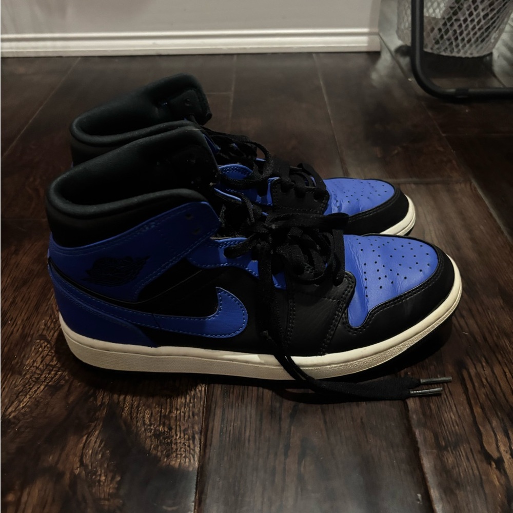 Air Jordan 1 Mid ‘Hyper Royal’